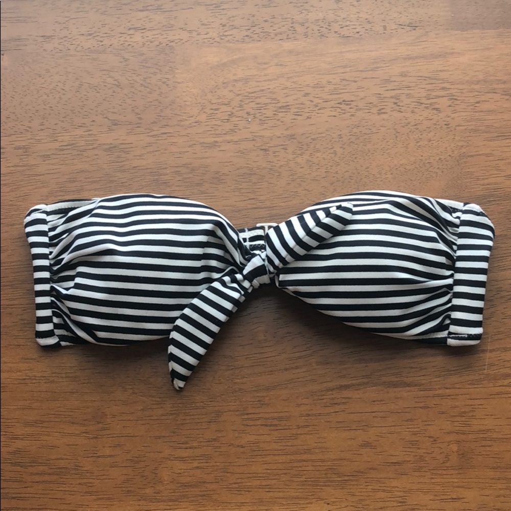 ⭐️ VS Swim Striped Tie Front Bikini Top